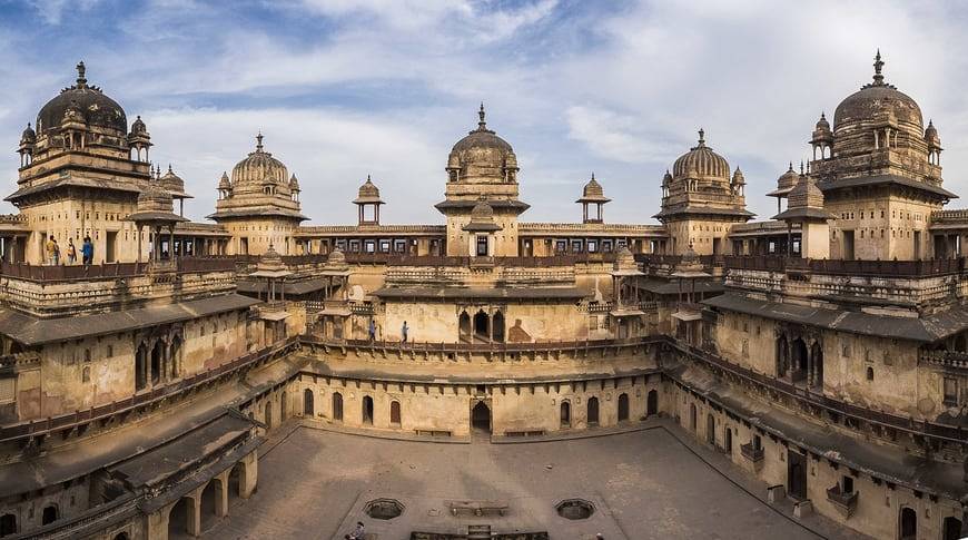 Jehangir-Mahal-Orchha-kesari-tours