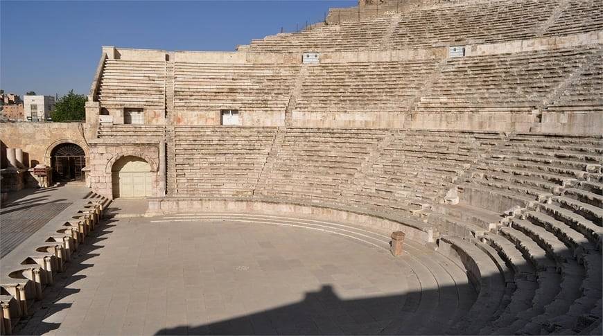 Roman_Amphitheater_kesari_tours