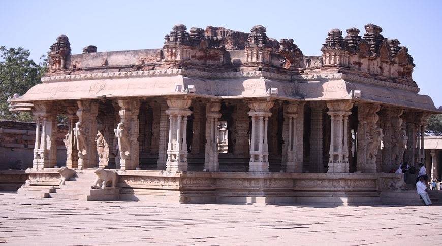 Shri-Vijaya-vitthala-Temple-kesari-tours