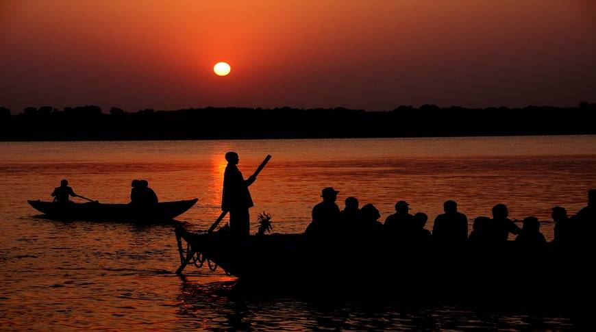 Sunset-Banaras-Ghat-kesari-tours