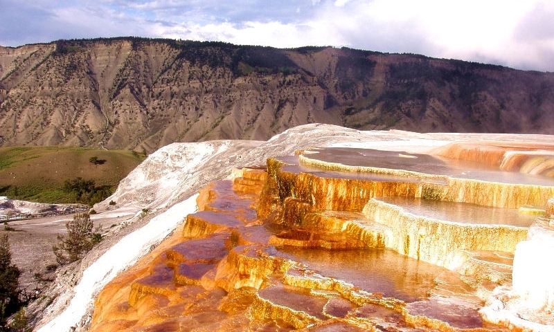 mammoth_hot_springsy_yellow_stone_national_park_kesari